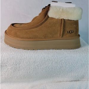 UGG Women's Funkette Low Platform  Ankle Boots Chestnut Brown Shearling Sz 9